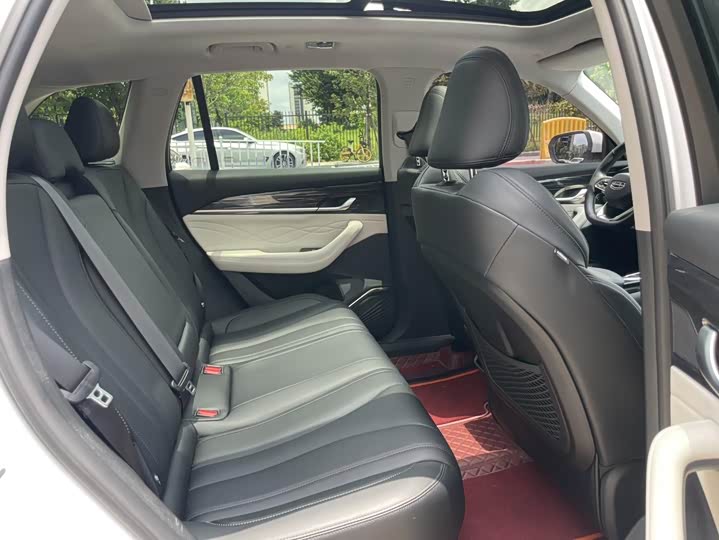 Фото 16 - Geely Monjaro