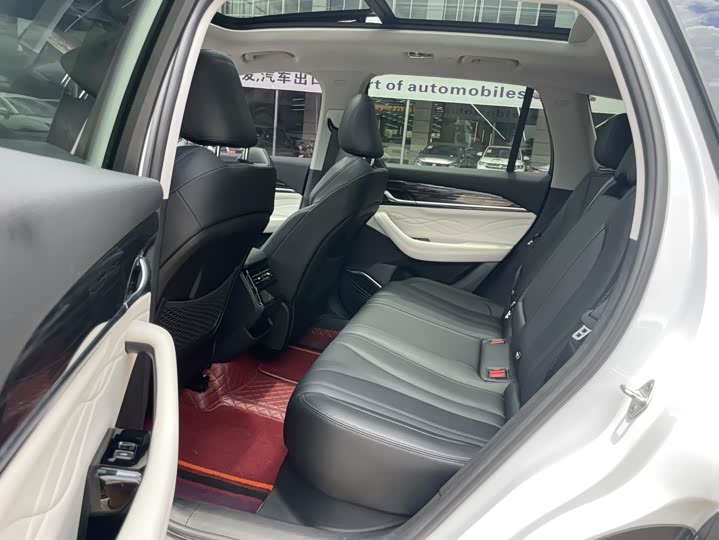 Фото 9 - Geely Monjaro