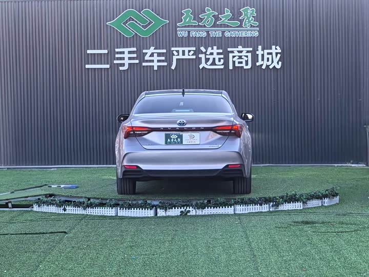 Фото 19 - Toyota Avalon