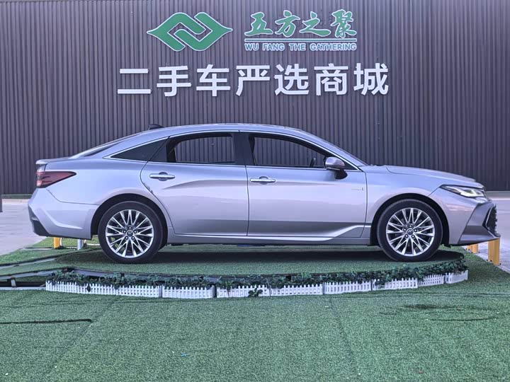 Фото 4 - Toyota Avalon