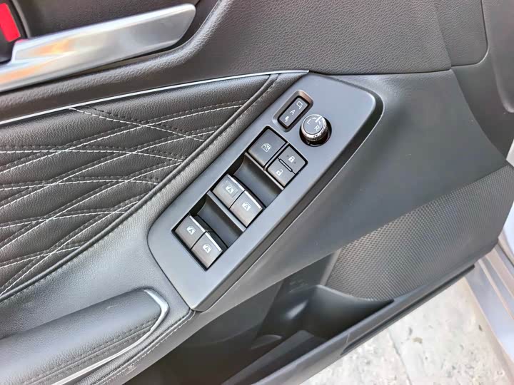 Фото 5 - Toyota Avalon