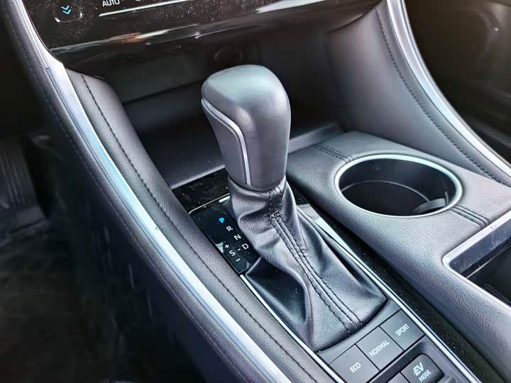 Фото 7 - Toyota Avalon