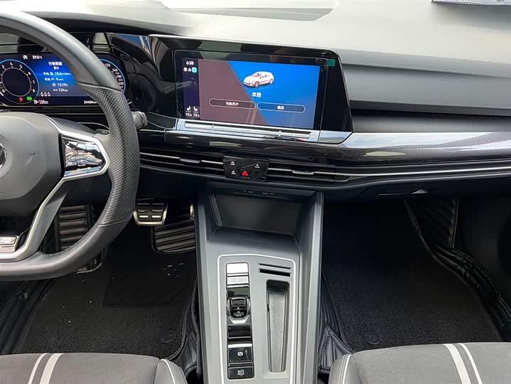 Фото 10 - Volkswagen Golf