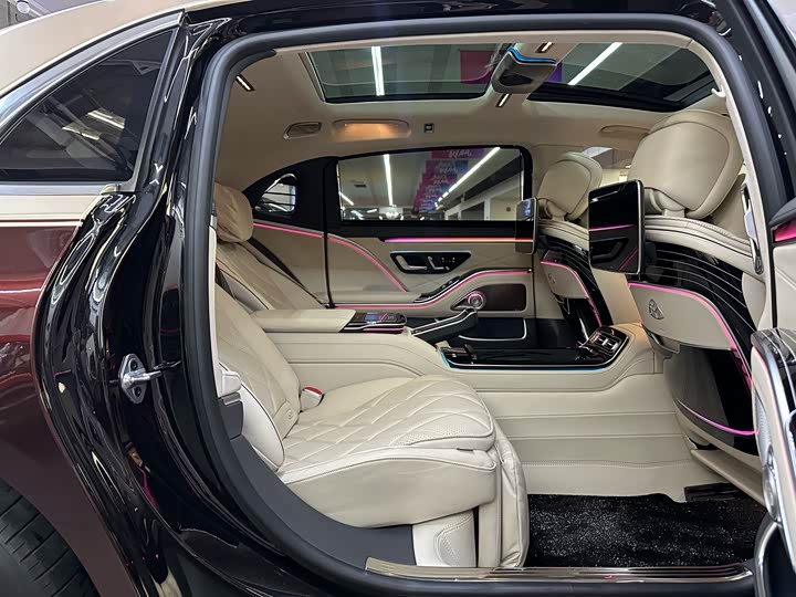 Фото 16 - Mercedes-Benz Maybach S-Class