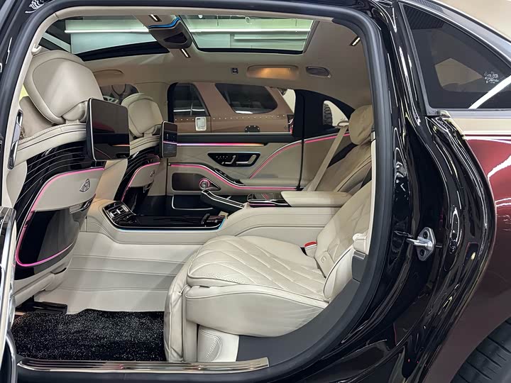 Фото 18 - Mercedes-Benz Maybach S-Class