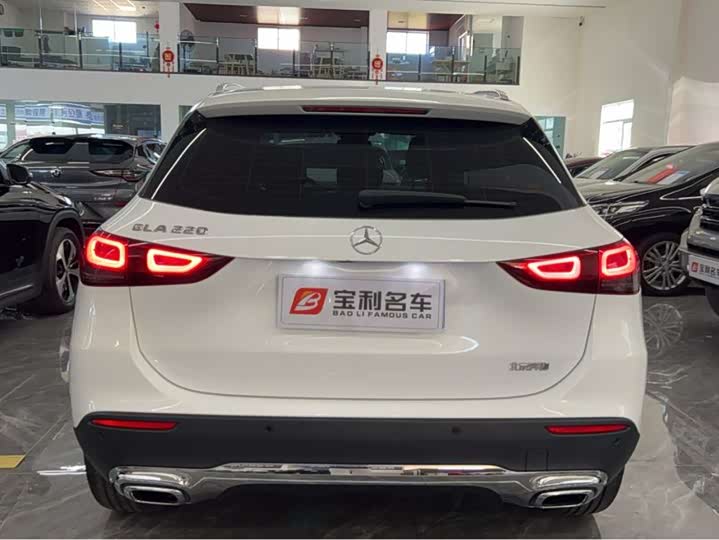 Фото 4 - Mercedes-Benz GLA-Class