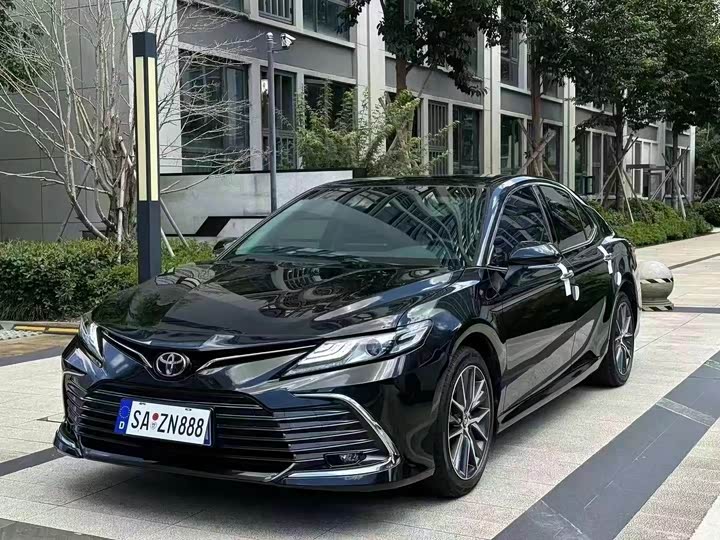 Фото 1 - Toyota Camry