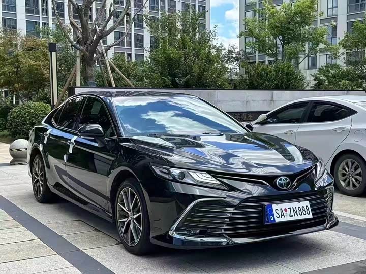 Фото 3 - Toyota Camry