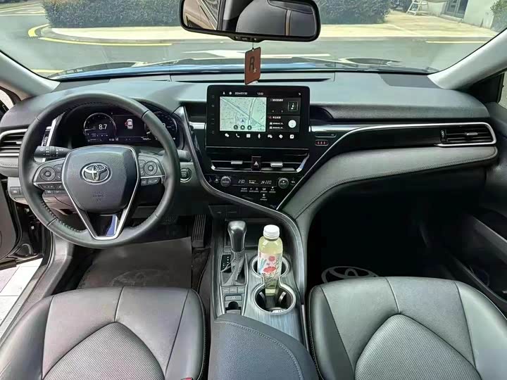 Фото 4 - Toyota Camry