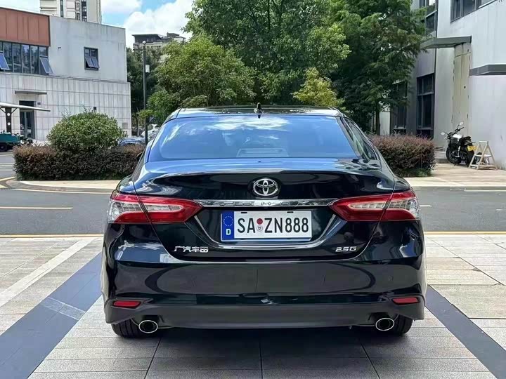 Фото 9 - Toyota Camry