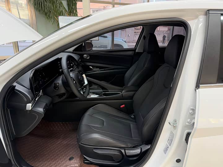 Фото 16 - Hyundai Elantra N line