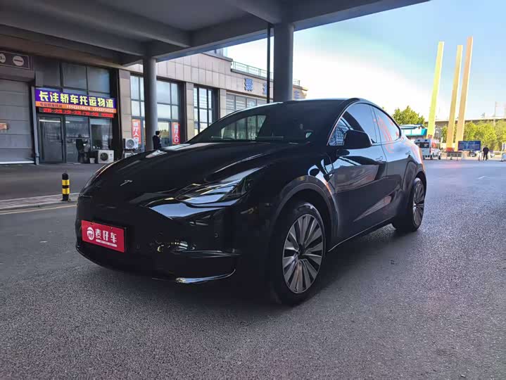 Фото 1 - Tesla Model Y