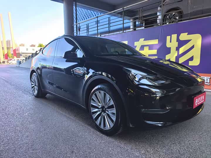 Фото 3 - Tesla Model Y