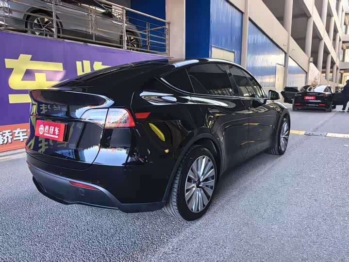 Фото 4 - Tesla Model Y