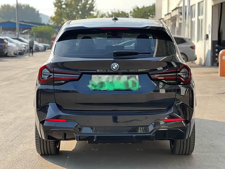 Фото 10 - BMW iX3