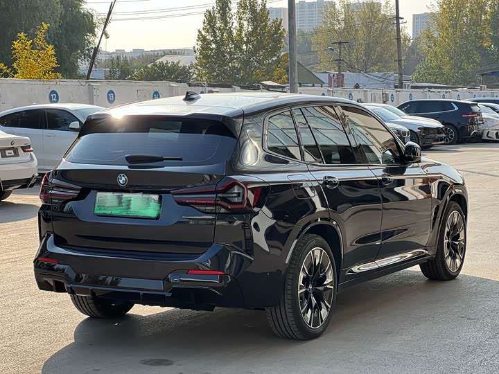 Фото 11 - BMW iX3