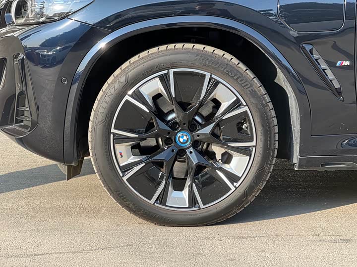 Фото 9 - BMW iX3