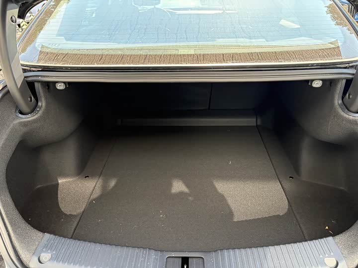 Фото 10 - Hongqi H5