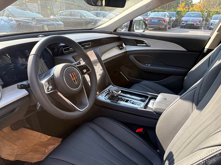 Фото 6 - Hongqi H5