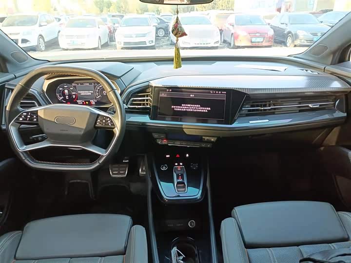 Фото 10 - Audi Q4 e-tron