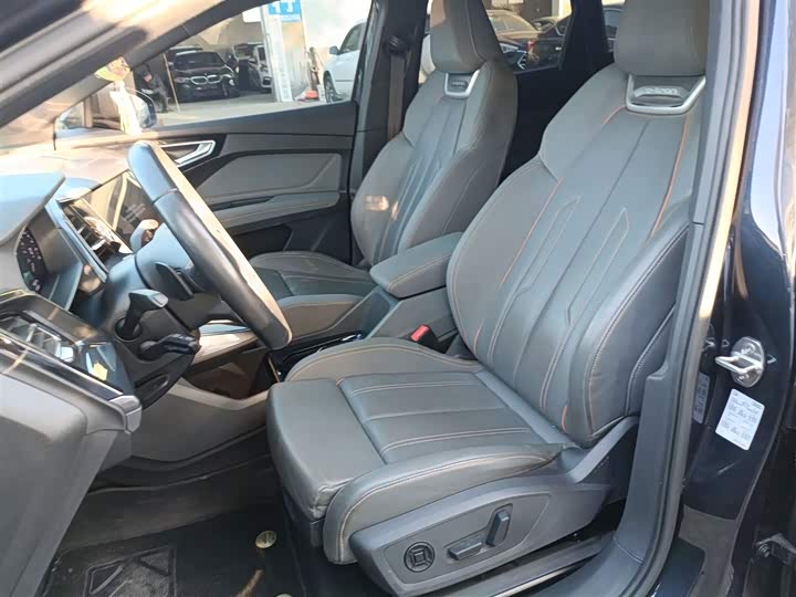 Фото 15 - Audi Q4 e-tron