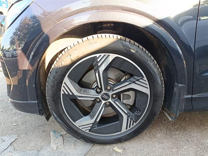 Фото 23 - Audi Q4 e-tron