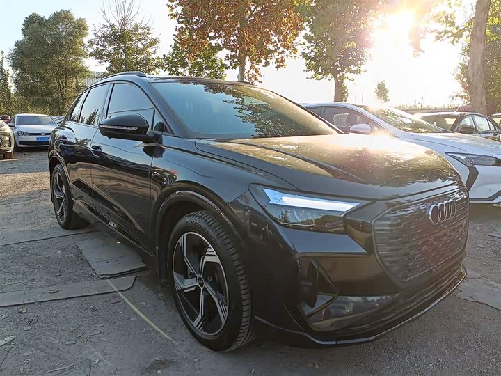 Фото 4 - Audi Q4 e-tron