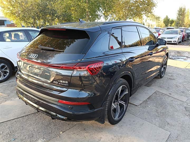 Фото 7 - Audi Q4 e-tron