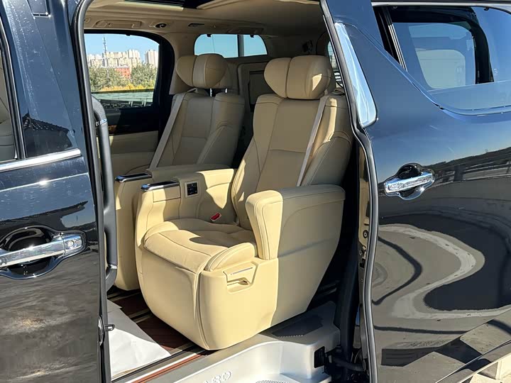 Фото 11 - Toyota Alphard