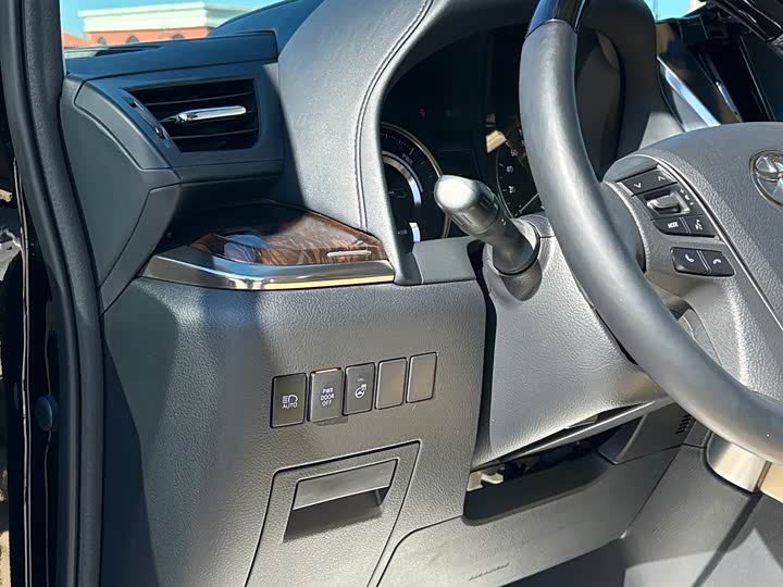 Фото 14 - Toyota Alphard