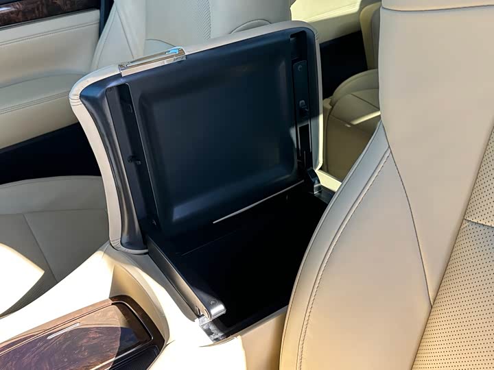 Фото 17 - Toyota Alphard