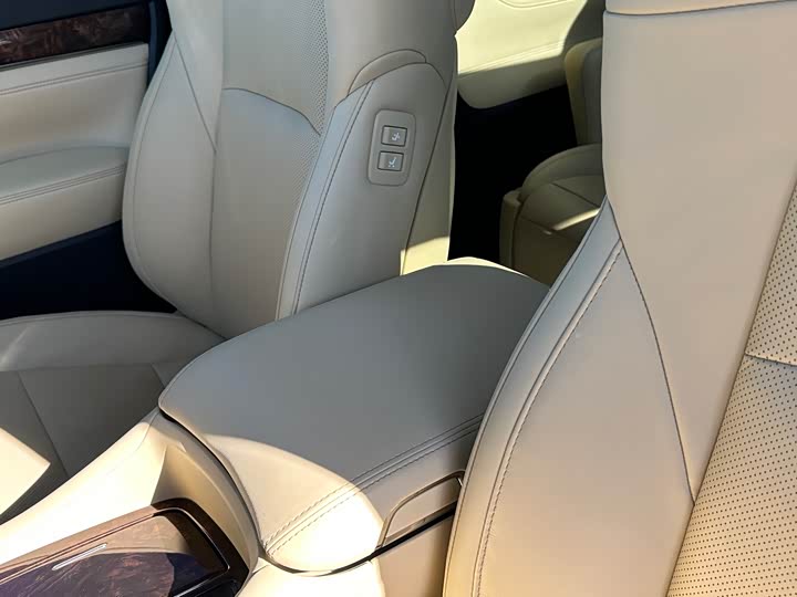 Фото 18 - Toyota Alphard