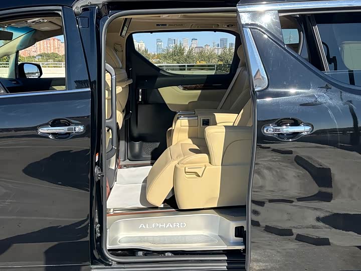 Фото 19 - Toyota Alphard