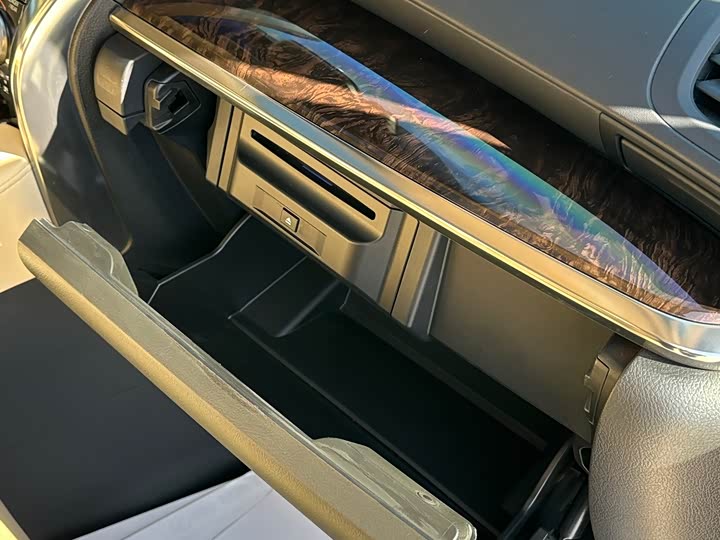 Фото 33 - Toyota Alphard