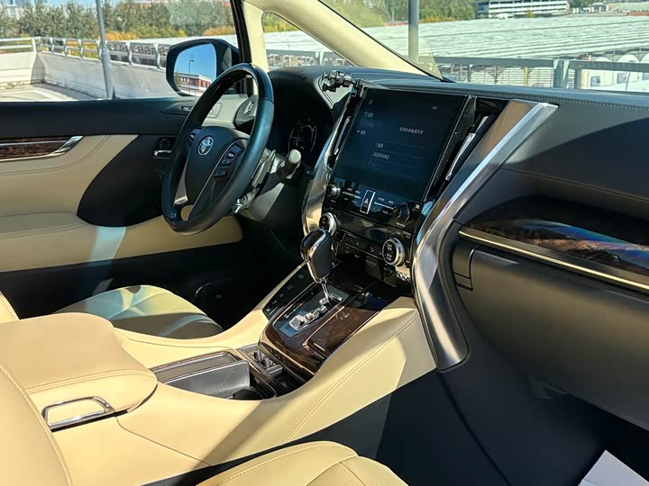 Фото 35 - Toyota Alphard