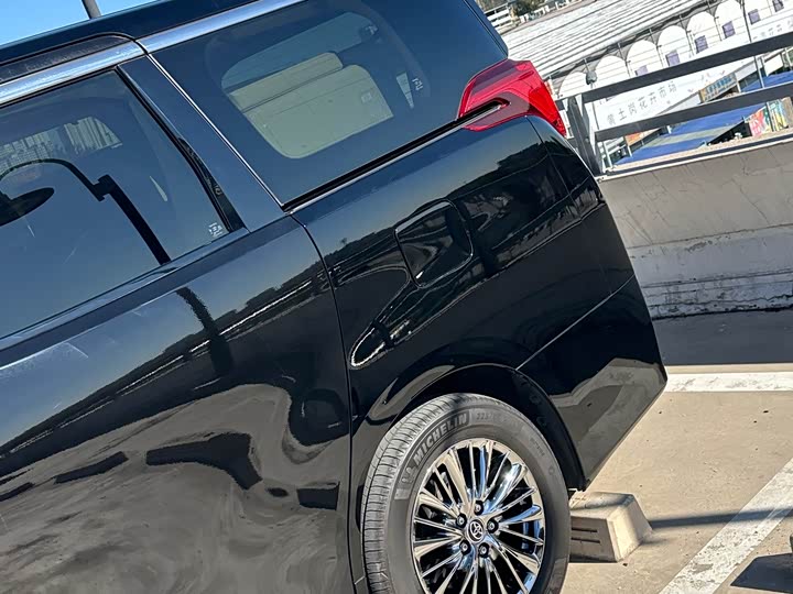 Фото 8 - Toyota Alphard