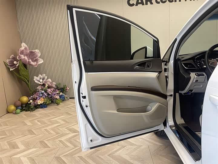 Фото 15 - Buick GL8 ES