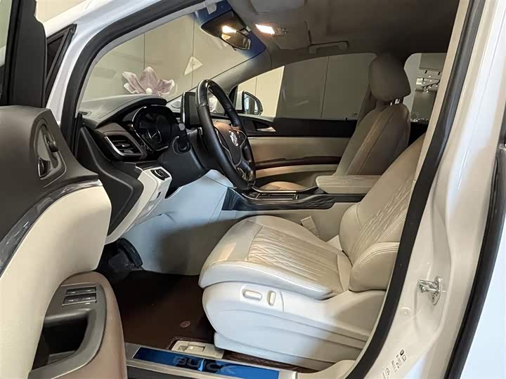 Фото 16 - Buick GL8 ES