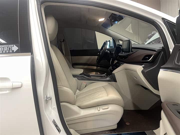 Фото 17 - Buick GL8 ES