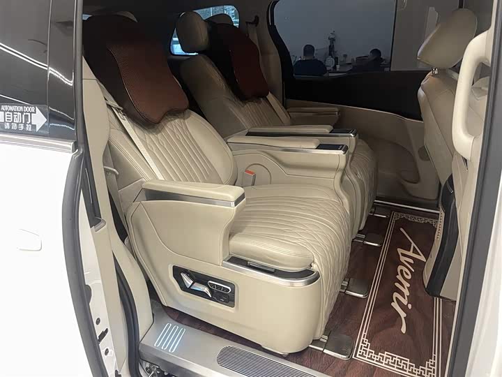 Фото 18 - Buick GL8 ES