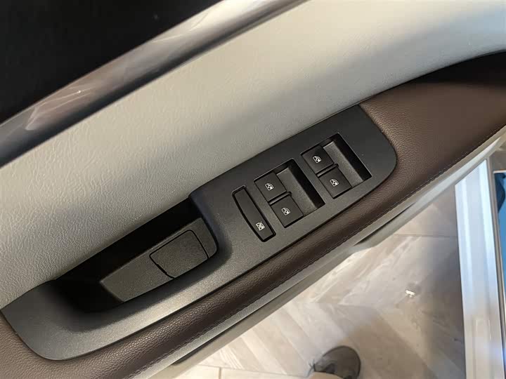 Фото 22 - Buick GL8 ES