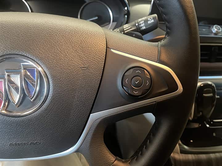 Фото 24 - Buick GL8 ES