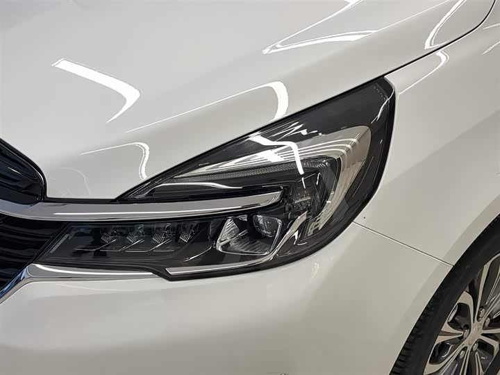 Фото 9 - Buick GL8 ES