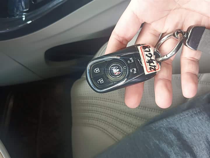 Фото 9 - Buick GL8 ES