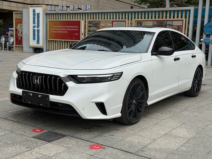 Фото 1 - Honda Inspire