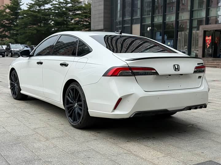 Фото 4 - Honda Inspire