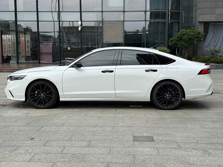 Фото 7 - Honda Inspire