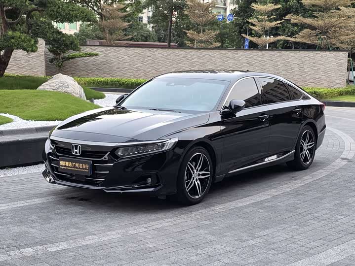 Фото 1 - Honda Accord