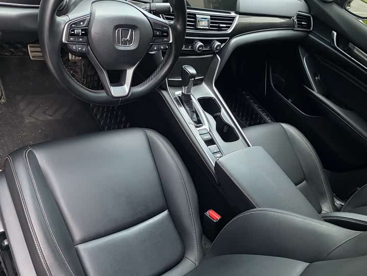 Фото 13 - Honda Accord