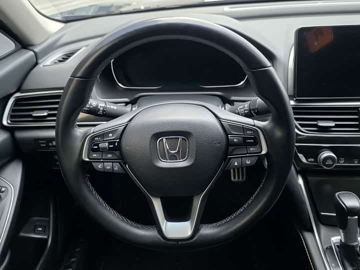 Фото 15 - Honda Accord